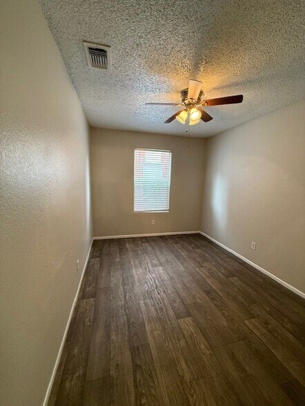 More Photos Of 535 W Hutchins Pl, San Antonio Apartments For Sale