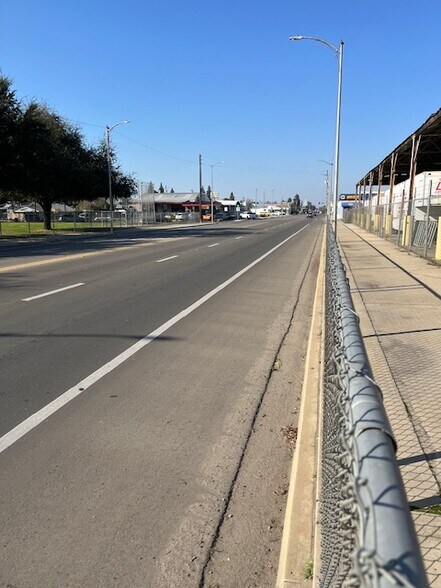 More Photos Of 1280 I St, Reedley Warehouse For Lease