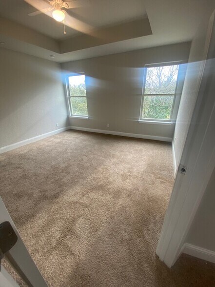 More Photos Of 7703 Savannah Brk, Live Oak Apartments For Sale