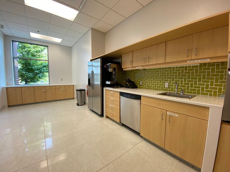 More Photos Of 1611 E Century Ave, Bismarck Office For Sale