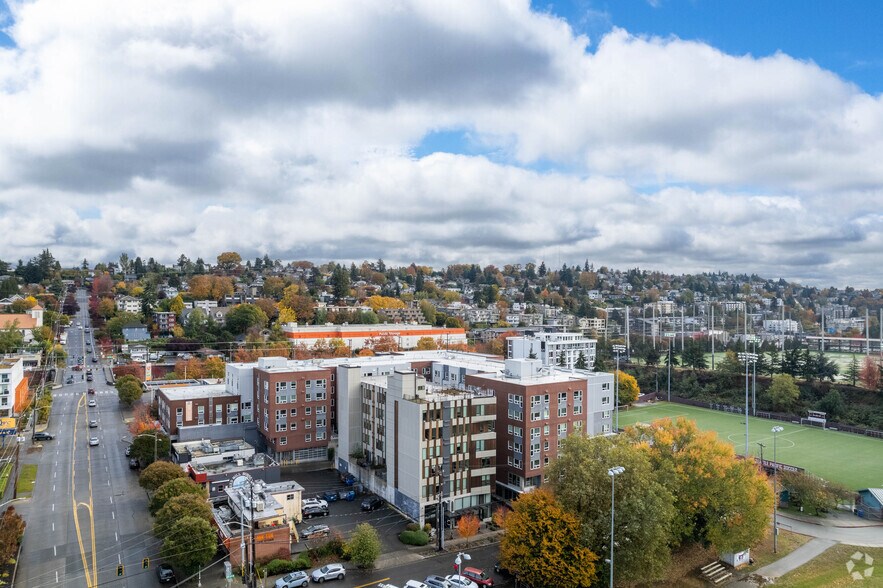 More Photos Of 3046 17th Ave W, Seattle Apartments For Lease