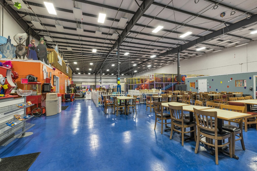 More Photos Of 1510 Stuart Rd, Cleveland Flex For Sale