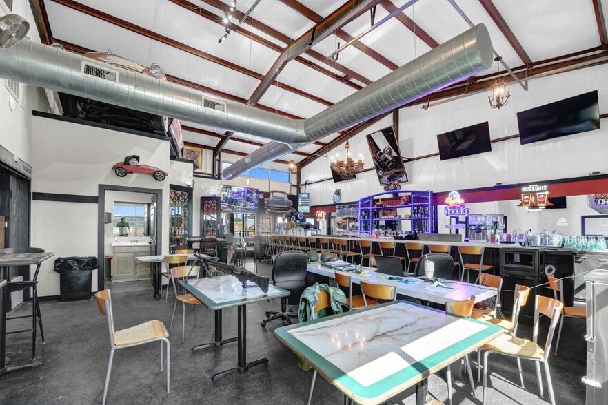 More Photos Of 5989 N FM 51, Weatherford Showroom For Sale