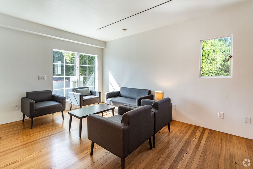 More Photos Of 57-69 Windward Ave, Venice Office For Lease