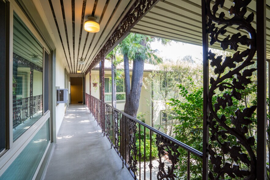 More Photos Of 1633 N Laurel Ave, Los Angeles Apartments For Sale