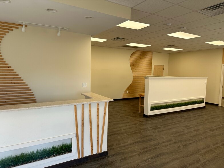 More Photos Of 959 New Loudon Rd, Latham Freestanding For Lease