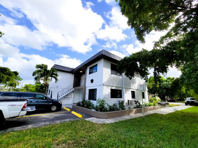 Primary Photo Of 1858 Dewey St, Hollywood Apartments For Sale