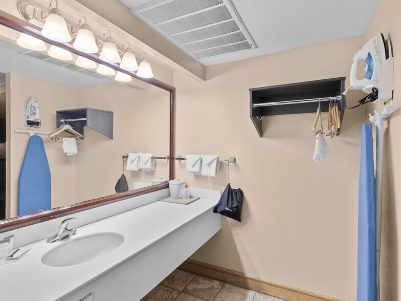 More Photos Of 850 S Bluff St, St George Hotel For Sale