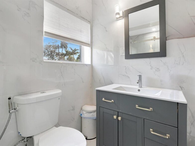 More Photos Of 901 W Las Olas Blvd, Fort Lauderdale Specialty For Sale