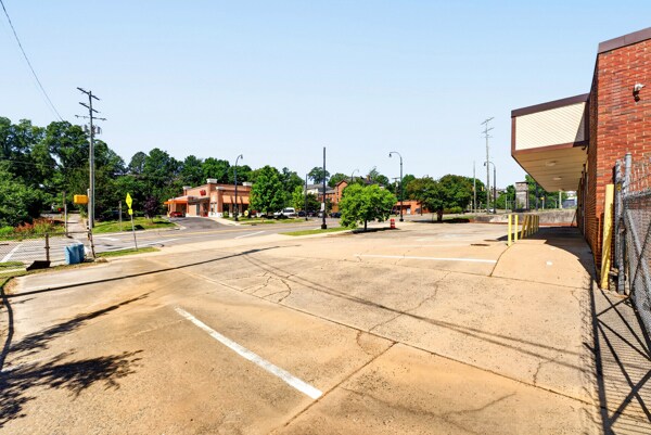 More Photos Of 1416 W Trade St, Charlotte Freestanding For Sale