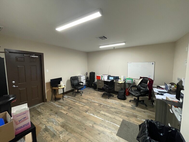 More Photos Of 6262 N 57th Ave, Glendale Manufacturing For Sale