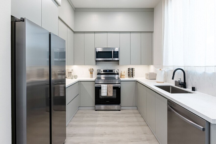 More Photos Of 113-153 W Plymouth St, Inglewood Apartments For Sale