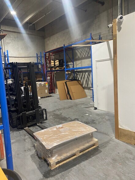 More Photos Of 2061 NW 112th Ave, Miami Light Distribution For Lease