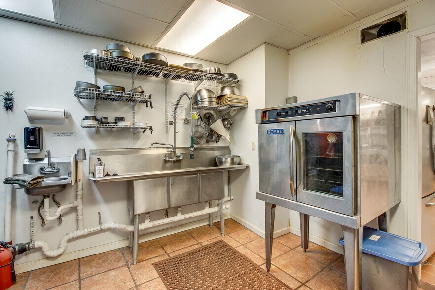 More Photos Of 306 46th Ave N, Nashville Storefront Retail Residential For Lease