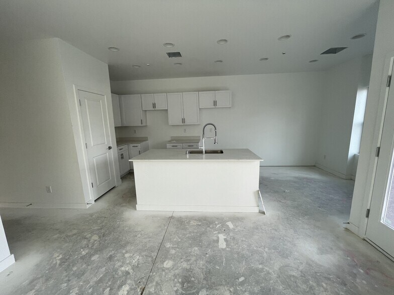 More Photos Of 602-620 E WILLETTA St, Goodyear Apartments For Sale