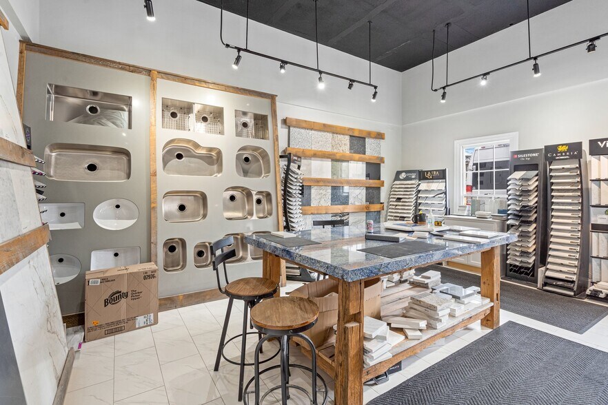 More Photos Of 890 Lafayette Rd, Seabrook Freestanding For Lease