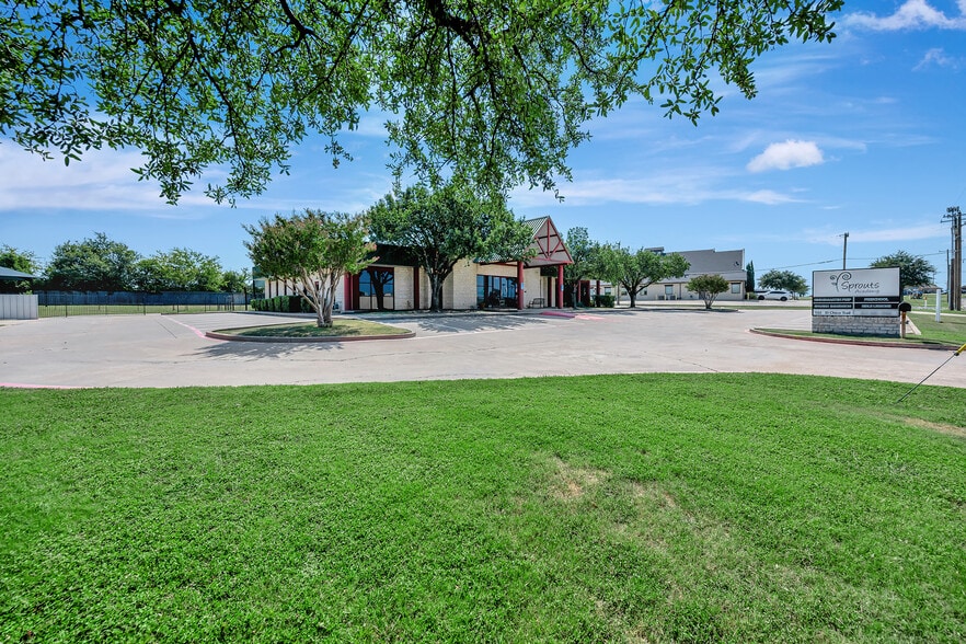 More Photos Of 132 El Chico Trl, Willow Park Medical For Lease