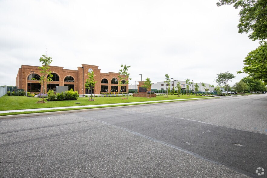 More Photos Of 175 Knickerbocker Ave, Bohemia Manufacturing For Lease