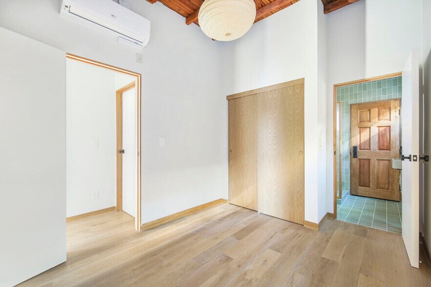 More Photos Of 3361 Hamilton Way, Los Angeles Apartments For Sale