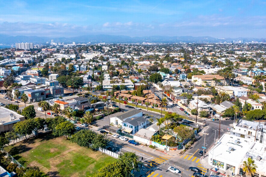 More Photos Of 1043 Abbot Kinney Blvd, Venice Storefront Retail Office For Sale