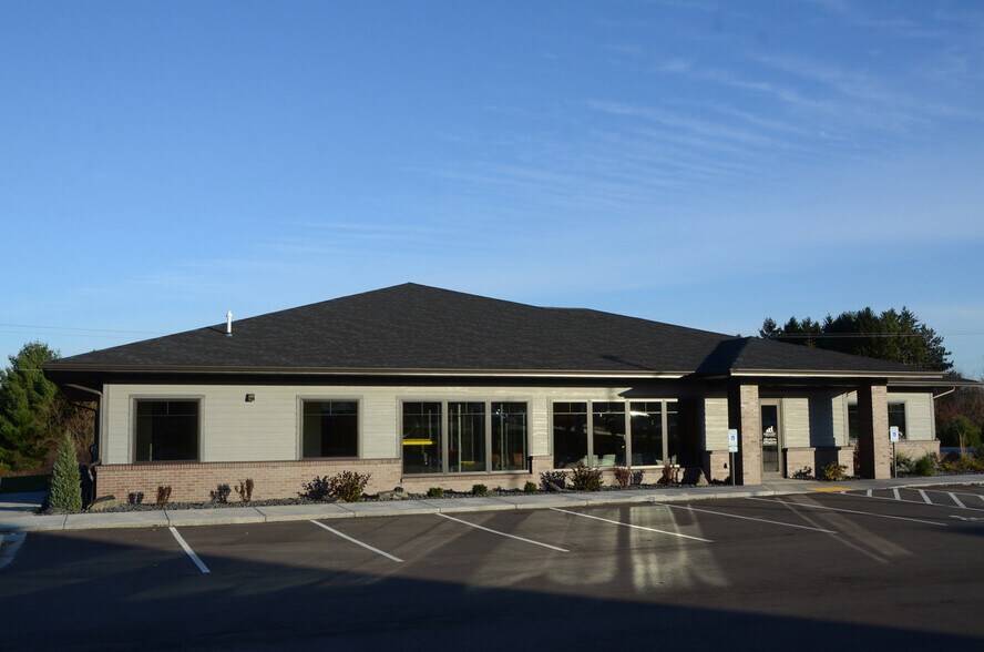 Primary Photo Of 840 Bear Paw Ave, Rice Lake Medical For Sale