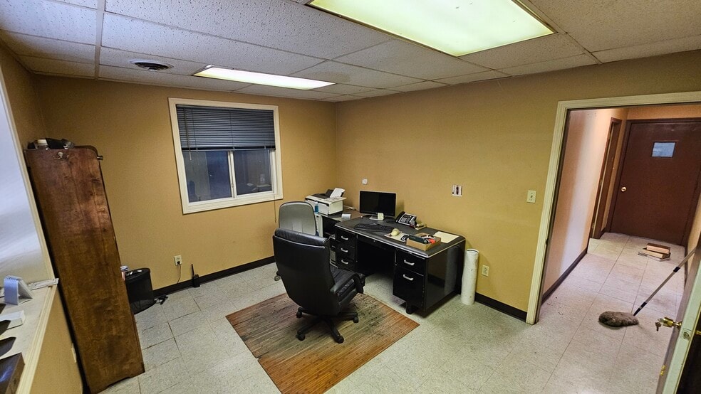 More Photos Of 2008 Ohio St, La Porte Manufacturing For Sale