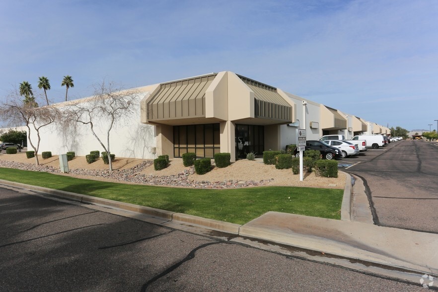 More Photos Of 3801 E Roeser Rd, Phoenix Warehouse For Lease