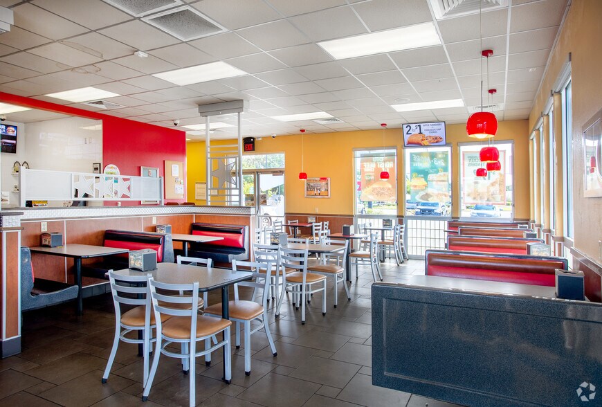 More Photos Of 1713 James L Redman Pky, Plant City Fast Food For Lease