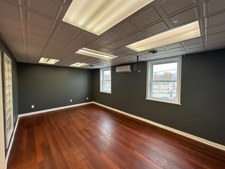 More Photos Of 3948 Monroeville Blvd, Monroeville Office For Lease