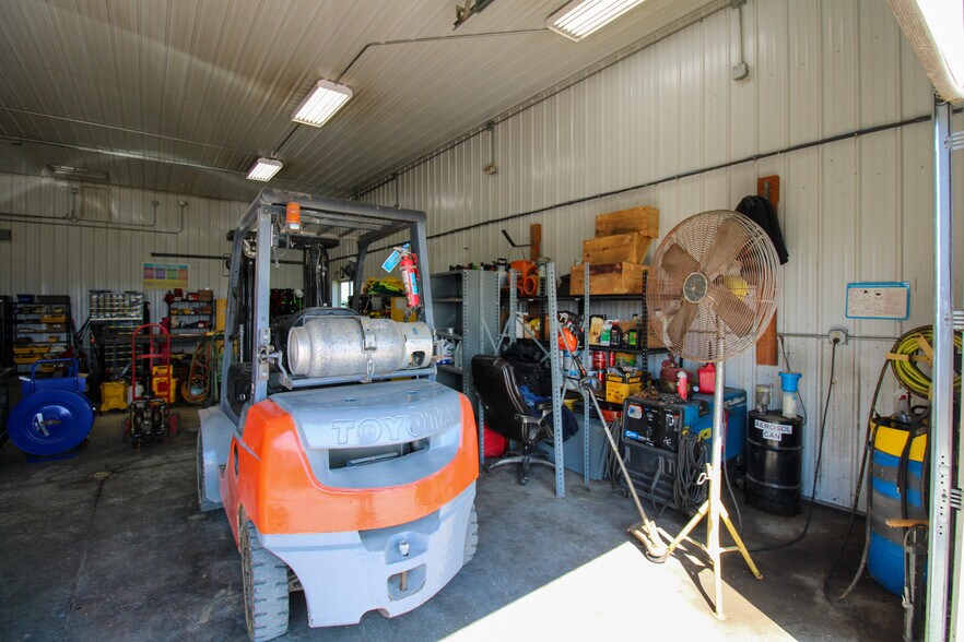 More Photos Of 5640 44th Ave S, Clinton Industrial For Sale