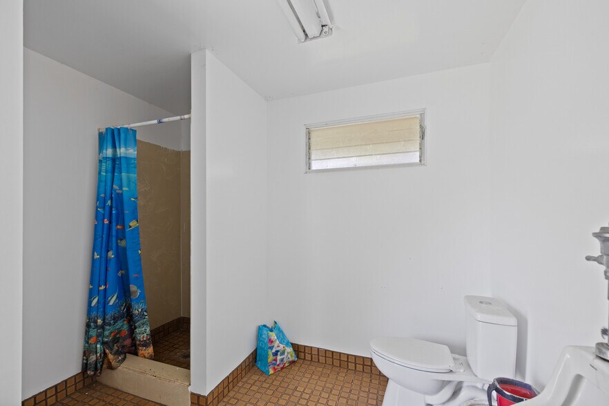 More Photos Of 85-576 A Waianae Valley Rd, Waianae Specialty For Sale