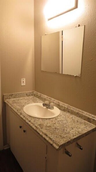 More Photos Of 1301 Pine St, Texarkana Apartments For Sale