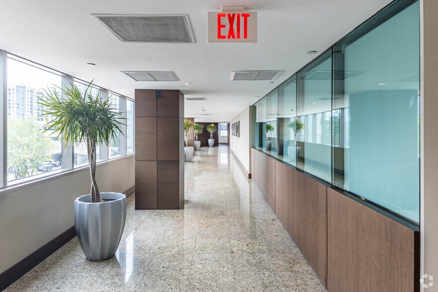 More Photos Of 1 E Broward Blvd, Fort Lauderdale Coworking Space