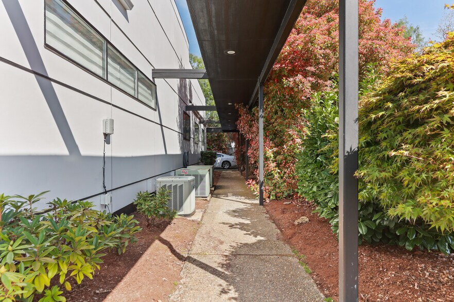 More Photos Of 4150 SW 110th Ave, Beaverton Office For Sale