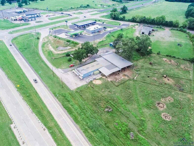 Primary Photo Of 1024 US Highway 59 N, Carthage Veterinarian Kennel For Sale