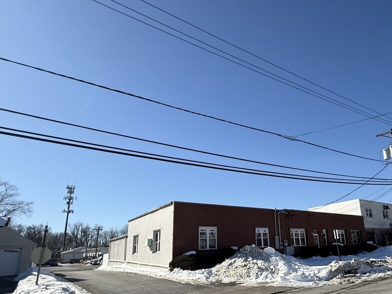 Primary Photo Of 1 Palisade Ave, Emerson Warehouse For Lease