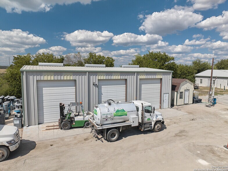 More Photos Of 25301 Interstate 35 N, New Braunfels Office For Sale