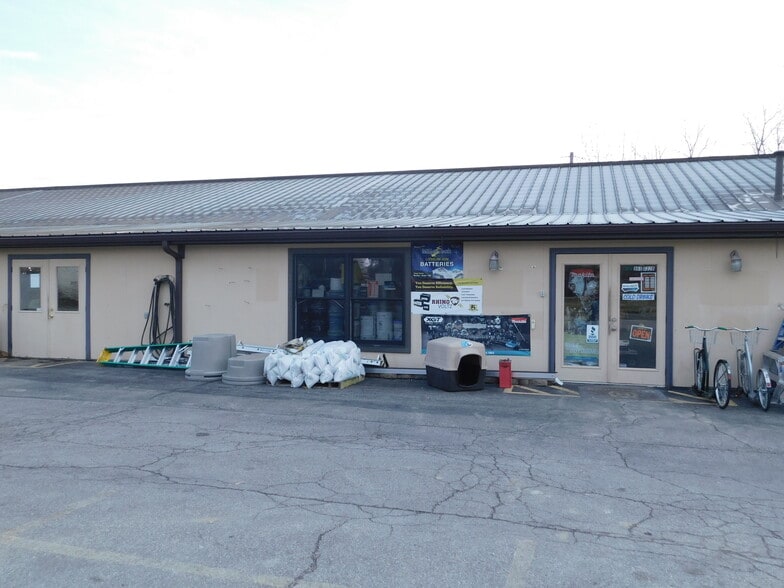 More Photos Of 2086 E US Highway 36, Rockville Convenience Store For Sale