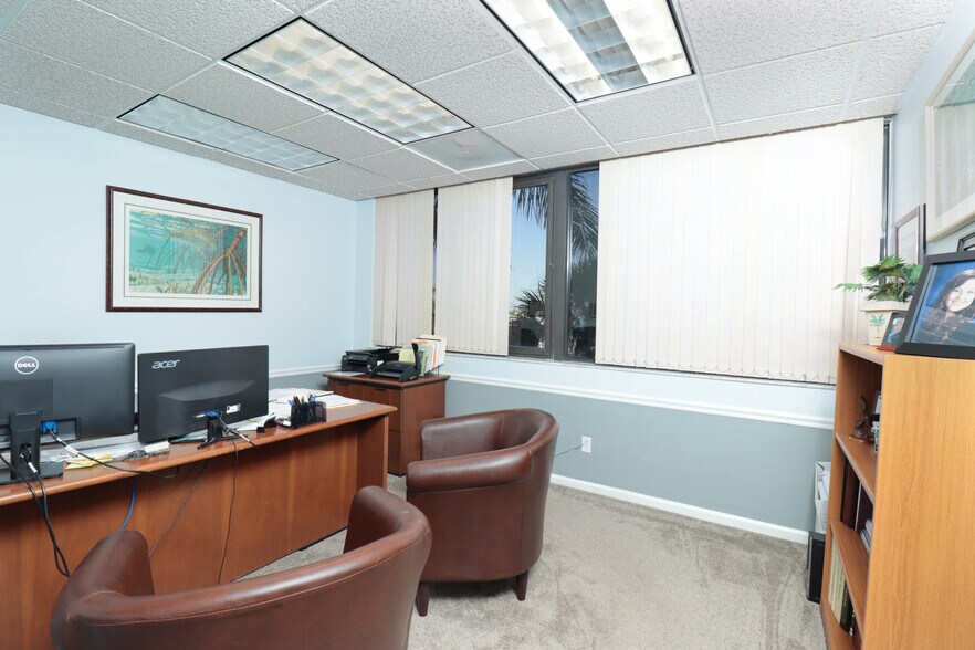More Photos Of 700 11th St S, Naples Office For Sale