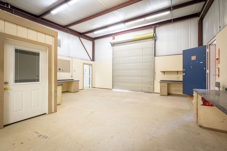 More Photos Of 180 Spring Mountain Dr, Canyon Lake Distribution For Sale