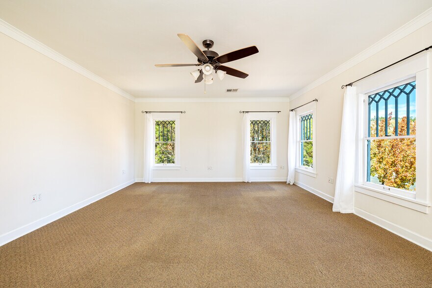 More Photos Of 717 W Riordan Rd, Flagstaff Storefront Retail Office For Sale