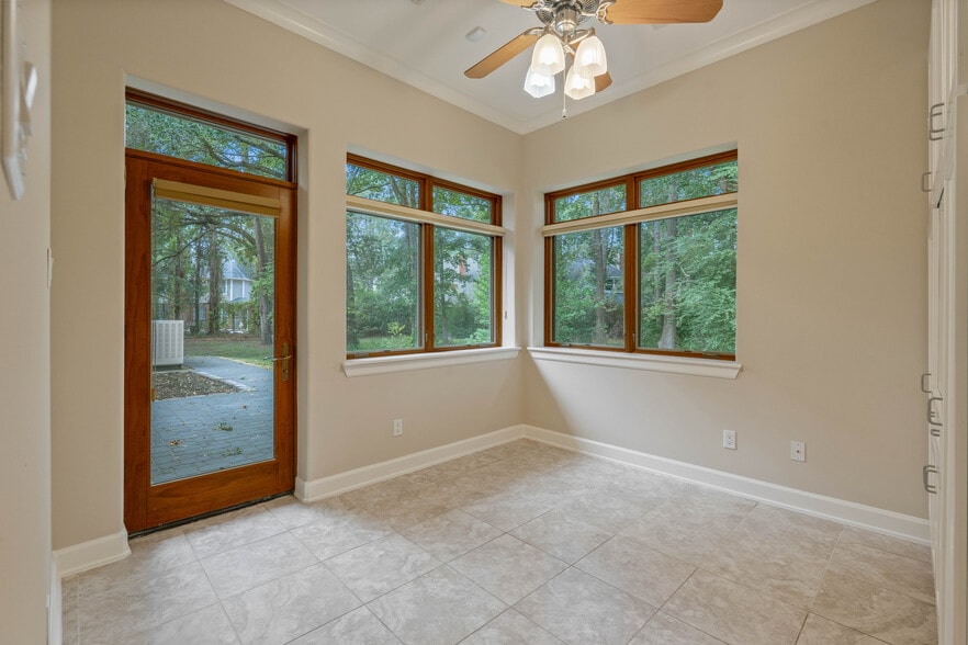 More Photos Of 16621 Hereford Dr, Tomball Flex For Sale