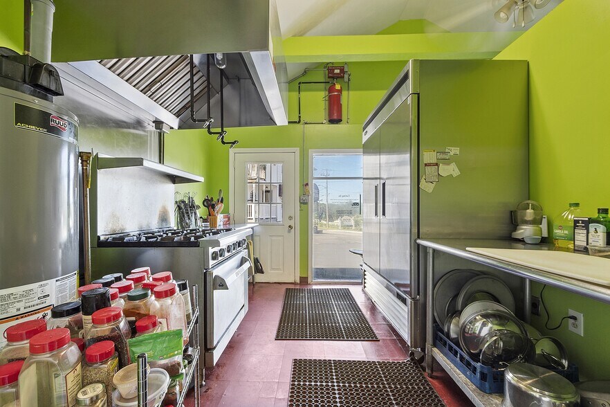 More Photos Of 12 Lindell Ave, Leominster General Retail For Sale