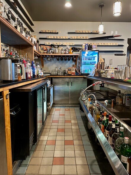 More Photos Of 724 S Massachusetts St, Lawrence Storefront Retail Residential For Lease