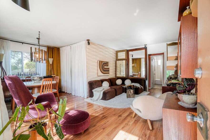 More Photos Of 904 N Spaulding Ave, Los Angeles Apartments For Sale