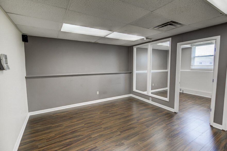 More Photos Of 3130 N Woodford St, Decatur General Retail For Sale