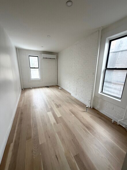 More Photos Of 157 Huron St, Brooklyn Apartments For Lease
