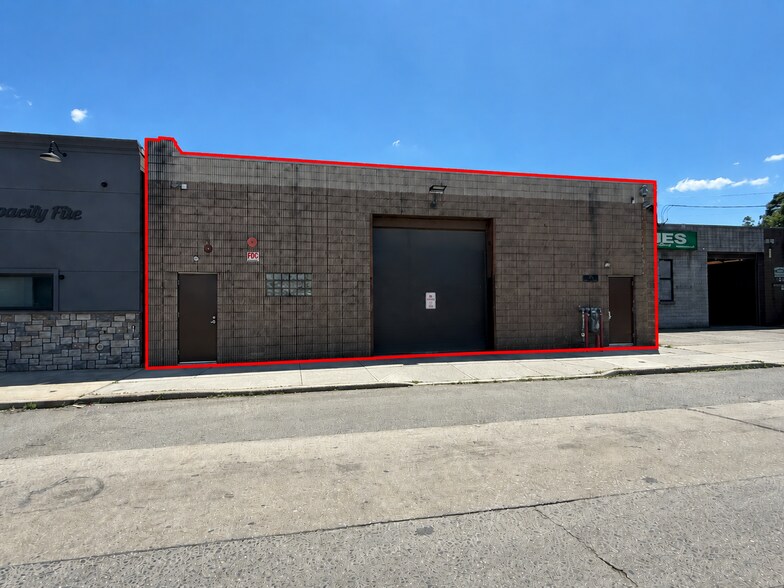 Primary Photo Of 70 Bennington Ave, Freeport Warehouse For Sale