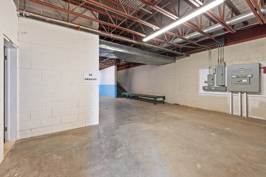 More Photos Of 888 Antler Dr, Casper Warehouse For Lease