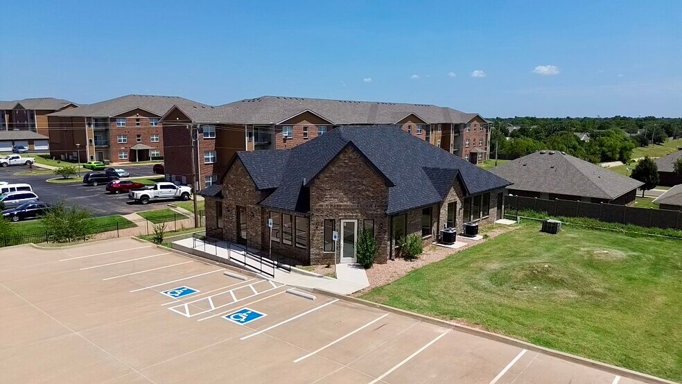 More Photos Of 1941 NW 142nd St, Oklahoma City Office For Lease